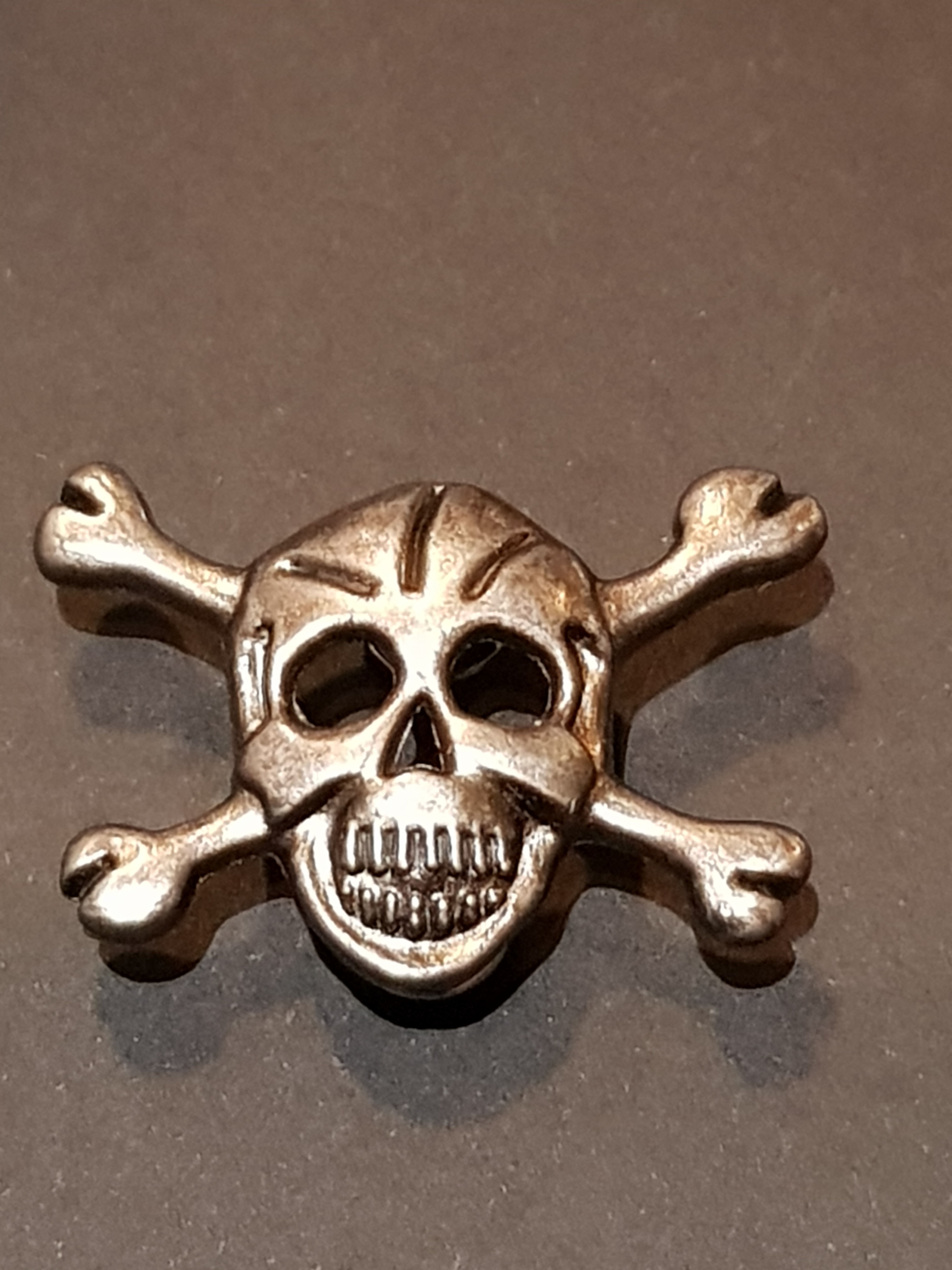 Skull Screw Stud Large