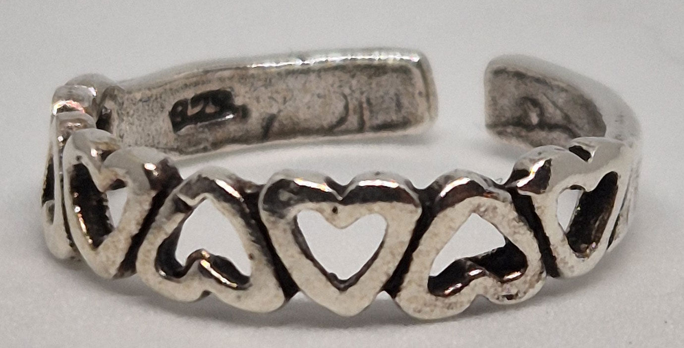 Hearts (Cut Out) Up And DownToe Ring