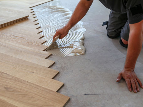 This type of installation can be used with a variety of flooring products and on a variety of subfloors. For products, this type of installation can be used on plank, herringbone, and vinyl floors. It can also be used on both wooden and concrete subfloors, making it ideal for homes, condos, basements, and commercial spaces.