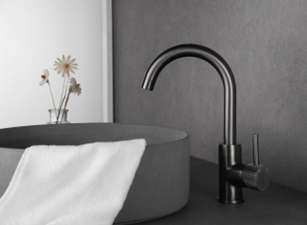 Wiesbaden Ribbd wastafelkraan met draaibare uitloop gunmetal