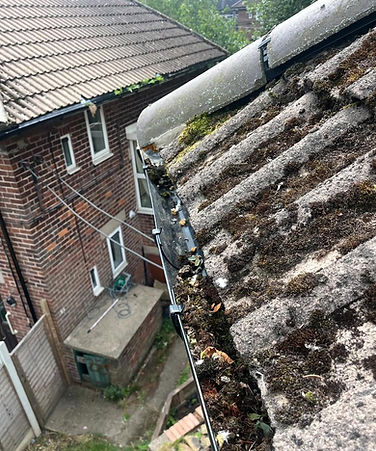 gutter clean sheff 1.jpg