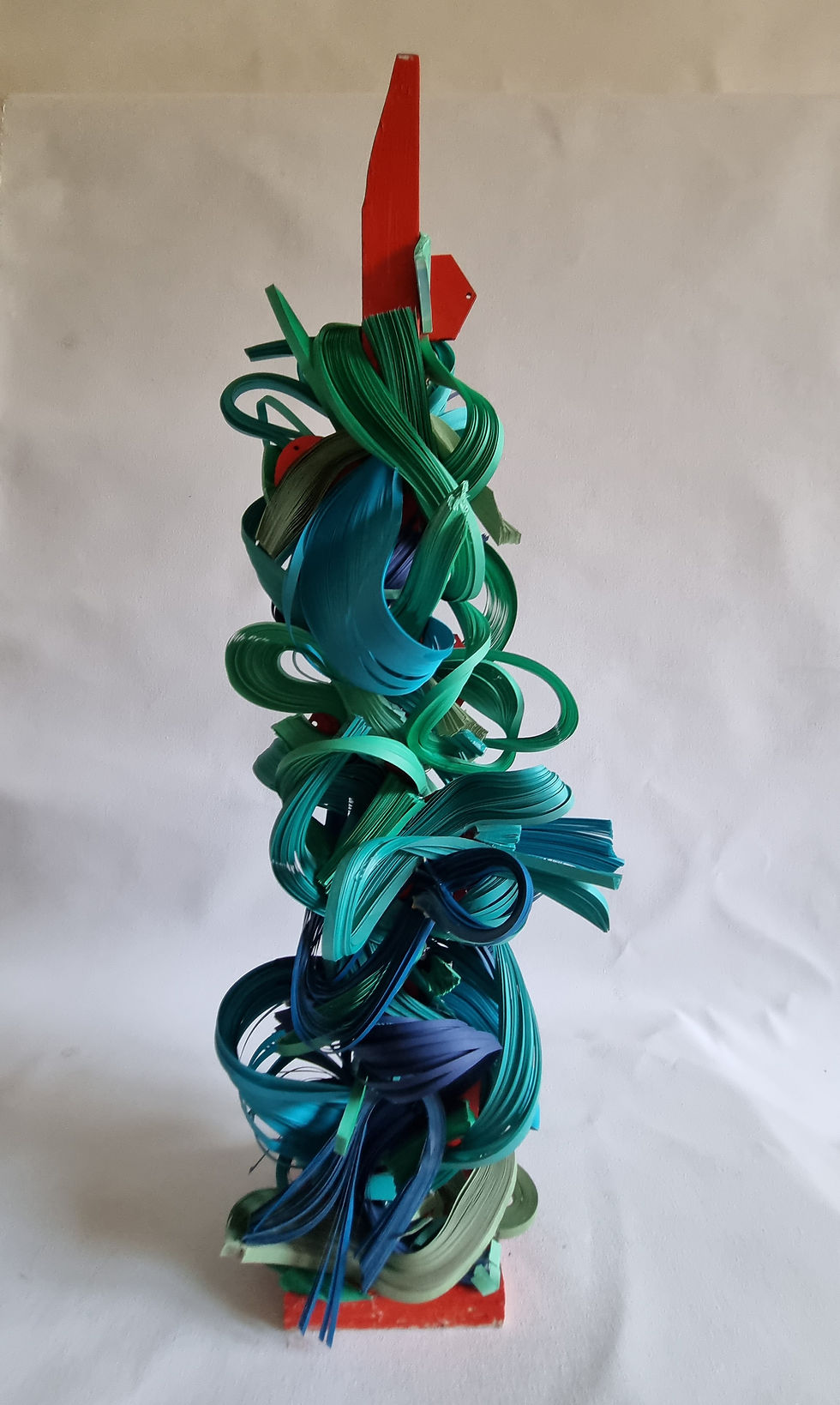 Thumbnail: Swiggle sculpture dark green and Red Stand