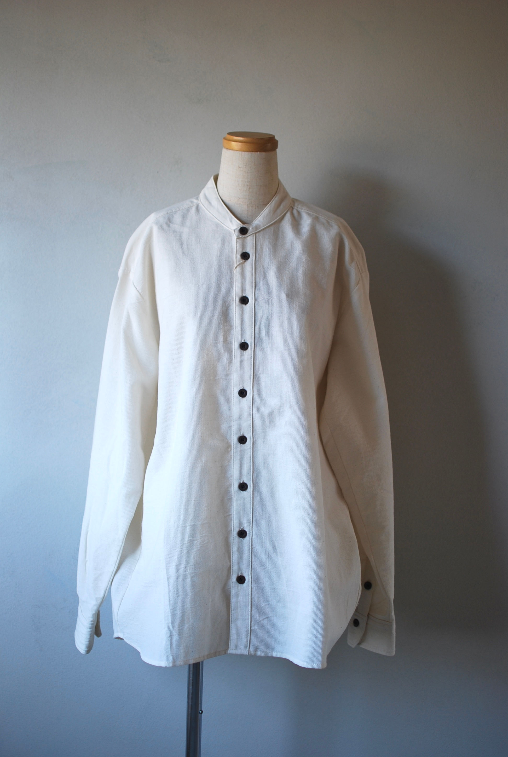 スタンドカラーシャツ