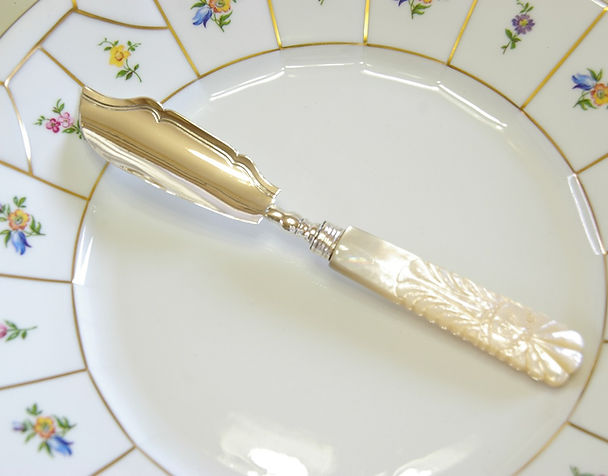 ❣️純銀製✨マザーオブパール　バターナイフ 白蝶貝 マザーオブパール バターナイフ 純銀 シルバー 英国 アンティーク