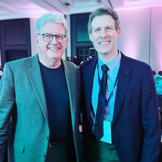 Dr. David S. Alleman, with over 35 years of experience in dentistry, had his lecture at CIORB 2023 in Santiago de Chile simultaneously interpreted by Dr. Diego Jazanovich. Dr. Alleman is a pioneer in the development of noninvasive dental procedures aimed at conserving teeth. He has condensed extensive research into a patent-pending teaching program, used in collaboration with the Academy of Biomimetic Dentistry, providing alternatives to full coverage crowns. Having trained over 200 dentists worldwide over the past six years, Dr. Alleman is instrumental in helping dentists excel in Biomimetic Dentistry. He has been utilizing biomimetic procedures in his practice for more than 11 years. His approach to modern dentistry is rooted in conserving natural tooth structure. Some key milestones in Dr. Alleman's career include: Earning a B.S. in Microbiology with a minor in Chemistry at Brigham Young University in 1975. Achieving his D.D.S. at the University of the Pacific in 1978. Serving in the U.S. Navy Dental Corps from 1978 to 1981. Establishing a private practice in Utah's Salt Lake Valley in 1981. Biomimetic dentistry principles have been developed by researchers at prestigious universities worldwide, and Dr. Alleman has played a vital role in advancing these techniques over the years. His focus extends to the treatment of various dental issues, including molars, which endure substantial pressure during chewing. Biomimetic dentistry emphasizes minimally invasive procedures, resulting in reduced patient discomfort, longer-lasting restorations, and a natural appearance. El Dr. David S. Alleman, con más de 35 años de experiencia en odontología, tuvo su conferencia en CIORB 2023 en Santiago de Chile interpretada de manera simultánea por el Dr. Diego Jazanovich. El Dr. Alleman es un pionero en el desarrollo de procedimientos dentales no invasivos destinados a conservar los dientes. Ha condensado una extensa investigación en un programa de enseñanza pendiente de patente, utilizado en colaboración con la Academia de Odontología Biomimética, que ofrece alternativas a las coronas de cobertura completa. Habiendo entrenado a más de 200 dentistas en todo el mundo en los últimos seis años, el Dr. Alleman desempeña un papel fundamental para ayudar a los dentistas a destacar en la Odontología Biomimética. Ha estado utilizando procedimientos biomiméticos en su práctica durante más de 11 años. Su enfoque en la odontología moderna se basa en la conservación de la estructura natural del diente. Algunos hitos clave en la carrera del Dr. Alleman incluyen: Obtener un B.S. en Microbiología con una especialización en Química en la Brigham Young University en 1975. Lograr su D.D.S. en la University of the Pacific en 1978. Servir en el Cuerpo Dental de la Marina de los EE. UU. de 1978 a 1981. Establecer una práctica privada en el Valle de Salt Lake en Utah en 1981. Los principios de la odontología biomimética han sido desarrollados por investigadores de prestigiosas universidades de todo el mundo, y el Dr. Alleman ha desempeñado un papel vital en el avance de estas técnicas a lo largo de los años. Su enfoque se extiende al tratamiento de diversos problemas dentales, incluidos los molares, que soportan una presión sustancial durante la masticación. La odontología biomimética enfatiza procedimientos mínimamente invasivos, lo que resulta en una menor incomodidad para el paciente, restauraciones más duraderas y una apariencia natural.