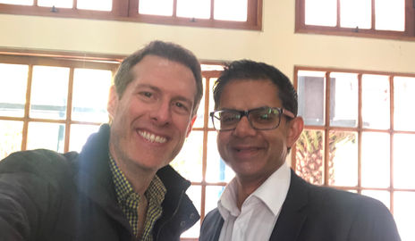 Professor Avijit Banerjee with Dr. Diego Jazanovich - interpreter - translator - simultaneous interpreting - translation - traductor - intérprete - interpretación simultánea - traducción - best - mejor - quality - calidad - especialista - specialist - odontología - dentistry - dental - mejor traductor - best translator - conference - congress - congreso - conferencia - medicina - salud - ciencia - Chile - Europa - España - UK - Reino Unido - America - Latin América - Asia - América Latina - Argentina - Brazil - Brasil - Colombia - Perú - Mexico - Canada - Italy - dentistry - odontología - dental - dentist - cirujano dentista - médico - medical - technical - técnico - inglés - español - castellano - minimum intervention dentistry - minimally invasive dentistry - oral healthcare - prevention - caries - decay - King's College London - colegio dentistas - diplomado odontología intervención mínima finis online docente coordinador director tratamiento no invasivo microinvasivo mínimamente invasivo minimum intervention dentistry mininally invasive dentistry finis terrae universidad university chile reino unido UK Spain Latin America Spanish español estudiar aprender odontólogo cirujano dentista especialista salud pública asincrónico 100% en línea titulación méxico colombia panamá bolivia venezuela paraguay uruguay argentina ecuador costa rica honduras nicaragua república dominicana madrid barcelona valencia