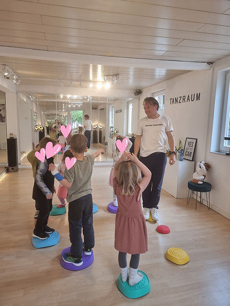 Kindertanz in den Räumen von Tanzraum-Elias-Aalen