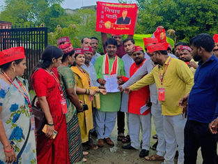 निषाद पार्टी ने मछुआ समाज के आरक्षण को लेकर भरी हुंकार, महिला मोर्चा की प्रदेश अध्यक्ष जनक नंदिनी निषाद और प्रदेश सचिव अब्दुल अज़ीम ने विधायक गणेश चौहान को सौंपा ज्ञापन