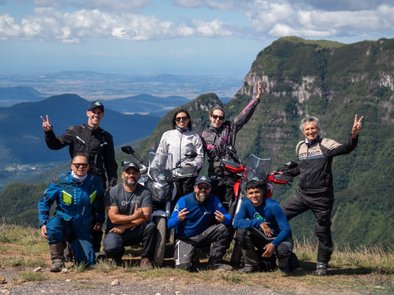 Bajaj lança documentário sobre expedição de mais de 3 mil km pelas serras e praias do Sul do Brasil