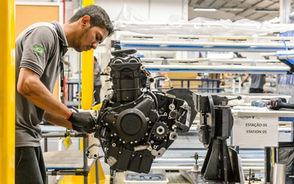 Triumph alcança 80 mil motocicletas produzidas no Brasil e reforça expansão nacional