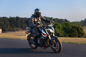 Bajaj apresenta a nova Dominar NS400Z e amplia linha nacional de 400cc