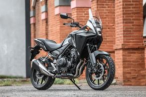 Honda NX500 2027 ganha nova opção de cor e reforça vocação para aventuras e uso diário