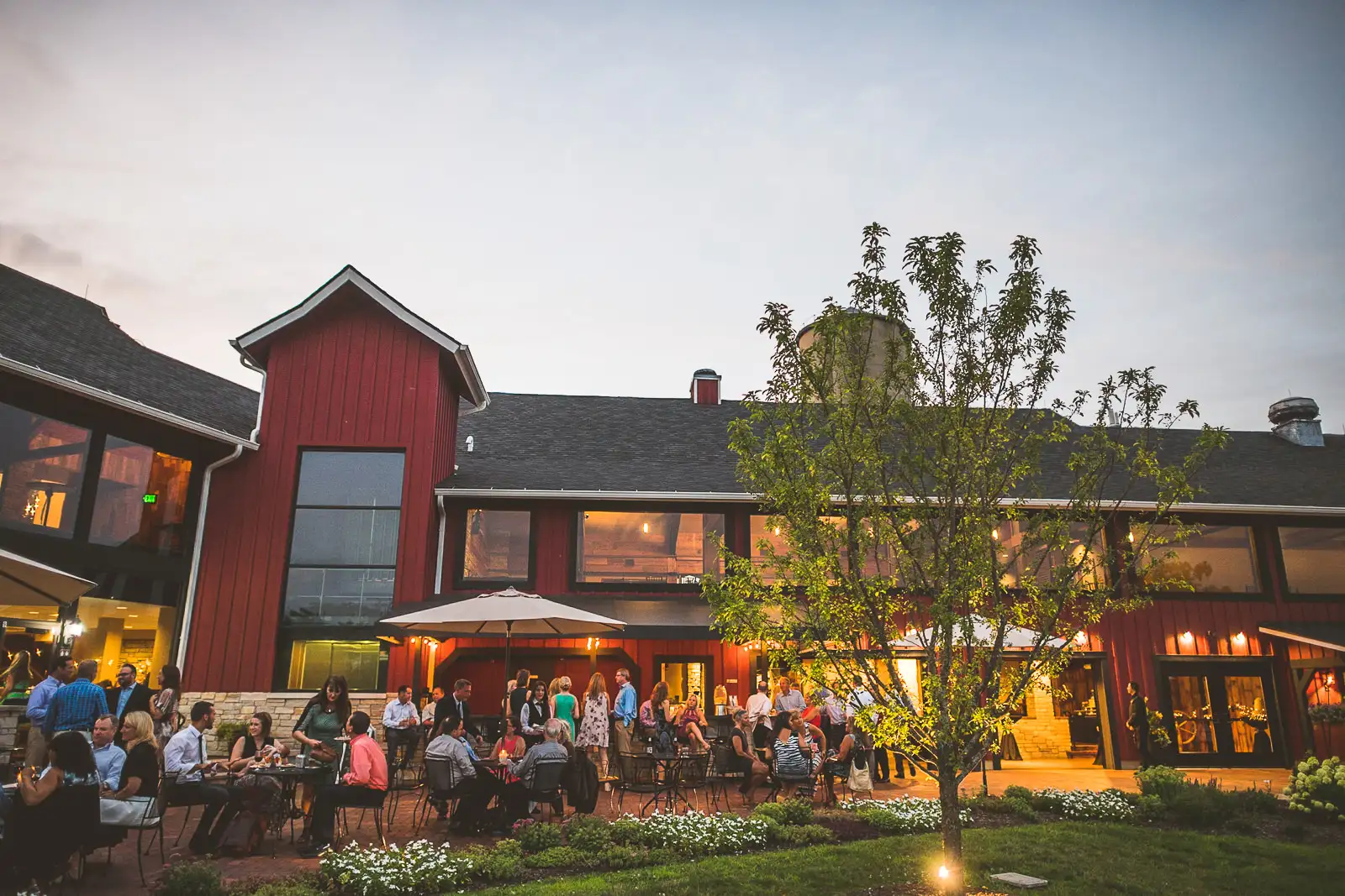 53-fishermans-inn-elburn-illinois.webp