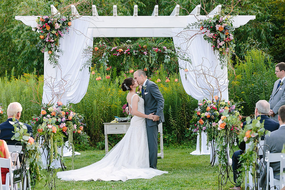 A beautiful country wedding by Floral Wonders