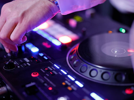 Essential Tips for Selecting the Best DJ for Your Event