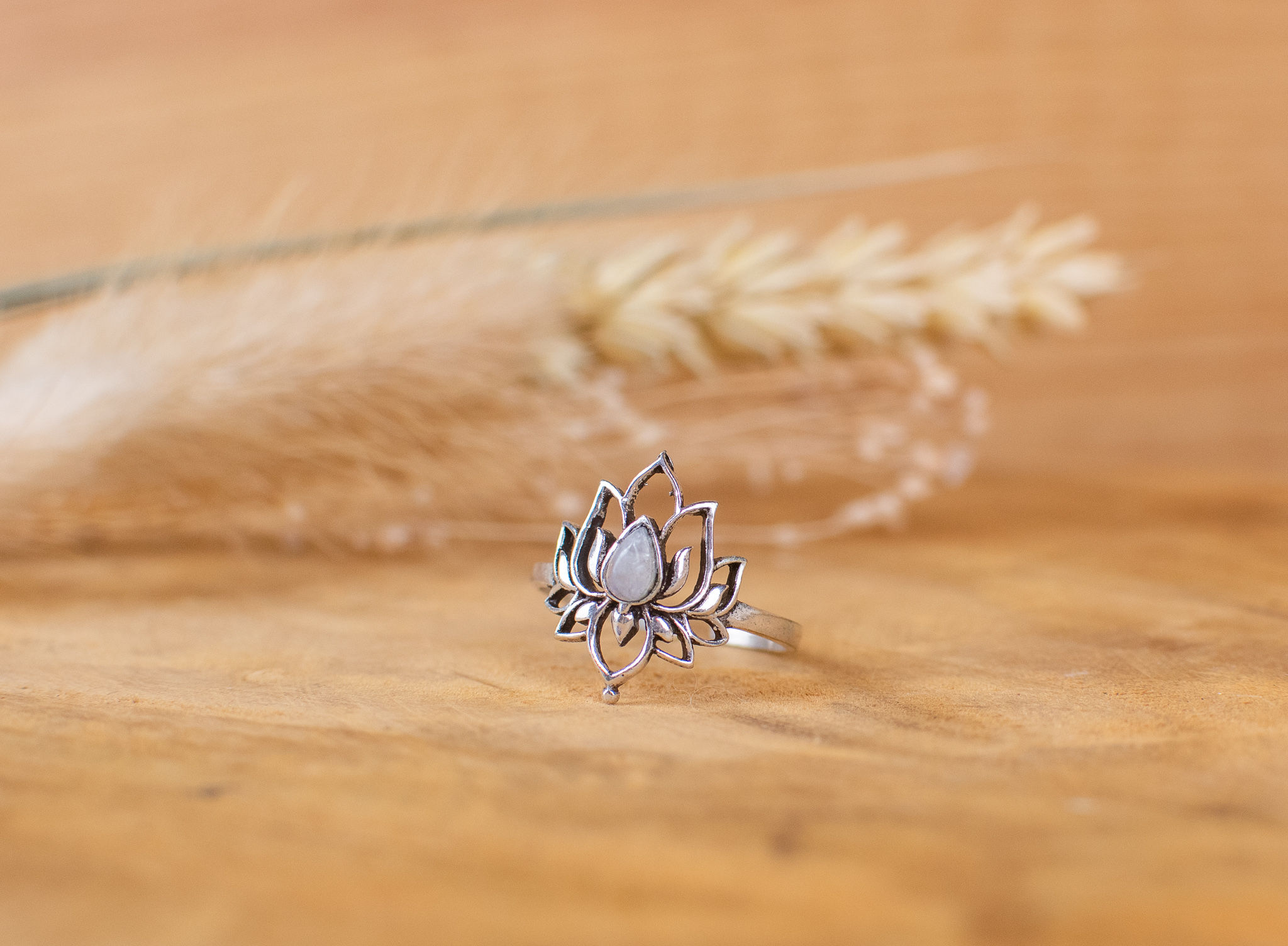 Bague lotus pierre de lune