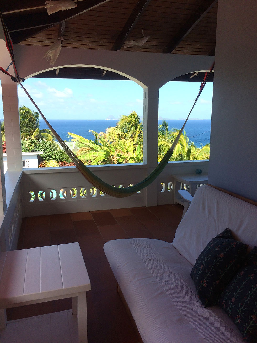 blue verandah with view_1