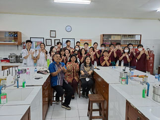 Minum Kombucha di Laboratorium? Yuk Ikuti Keseruan Kunjungan SMAK Frateran Surabaya di FTP UKWM!