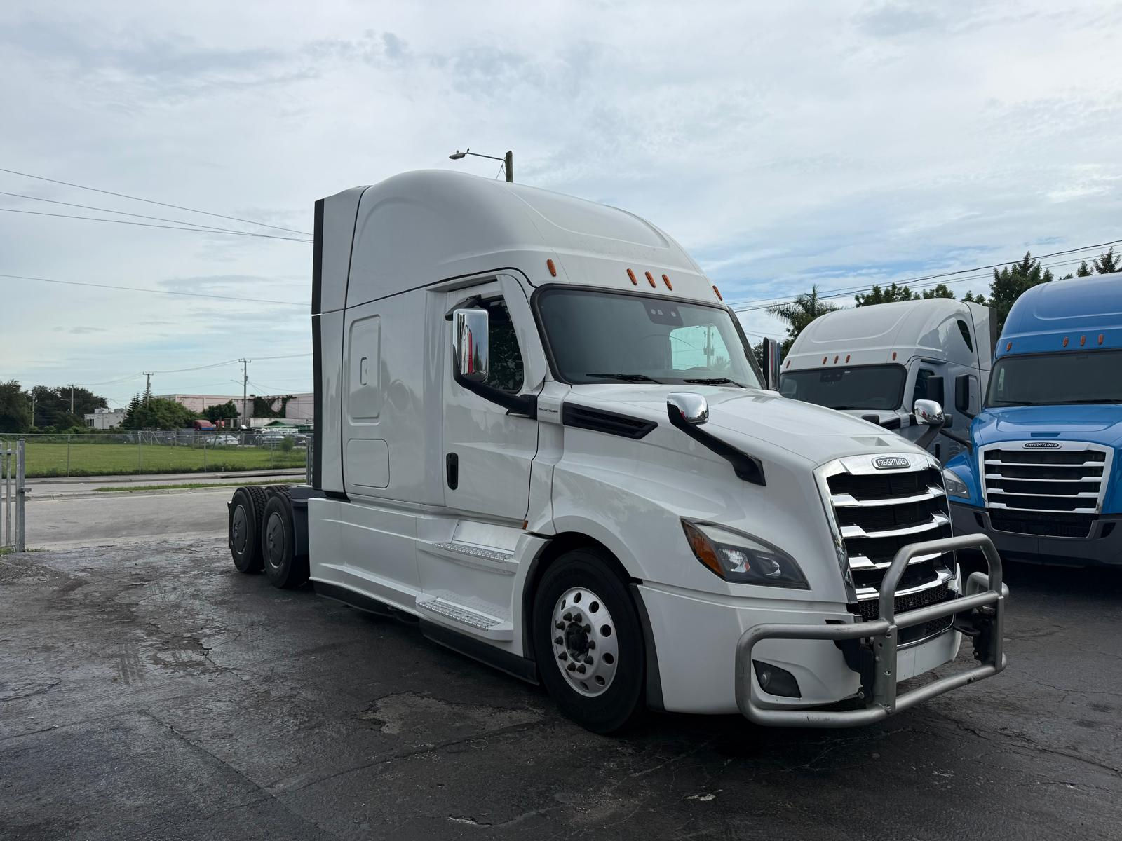 2021 FRIEGHTLINER