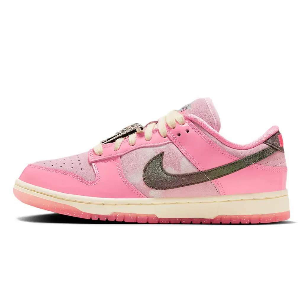 Nike Dunk Low 'Barbie'