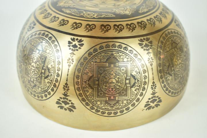 Thumbnail: Klangschale - 1474 gr. 22 cm - Buddha/Om-Symbol - Universal/Solarplexus