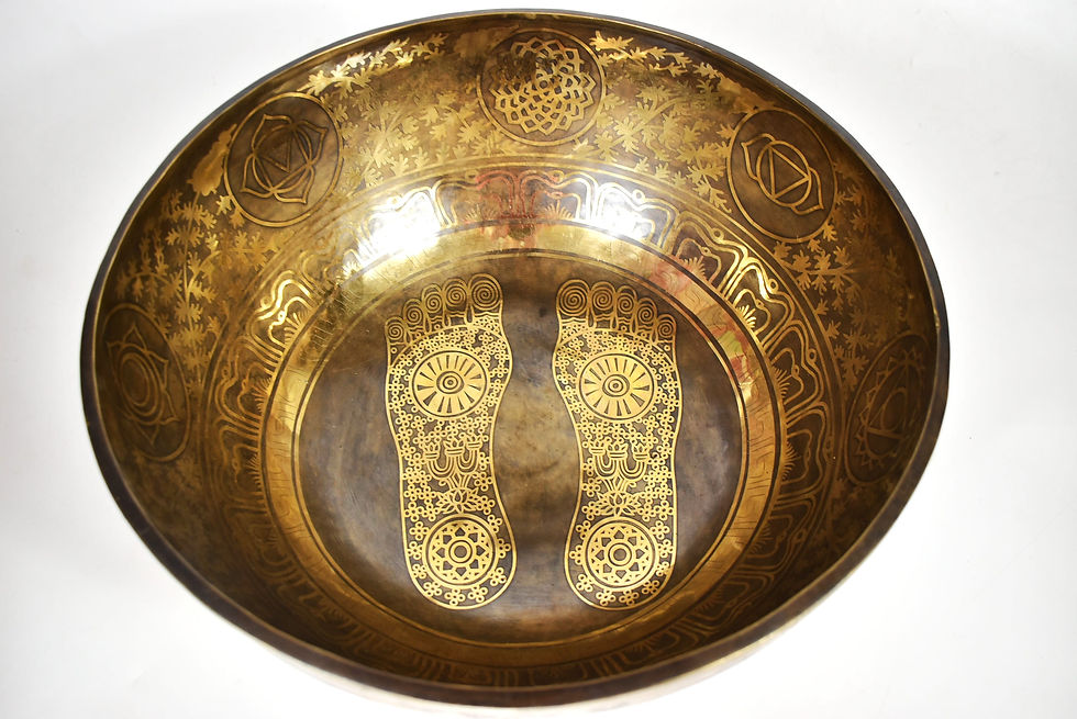 Thumbnail: Fußklangschale Gravur - 7,6 kg ca. 43 cm - Buddhas Fußabdrück