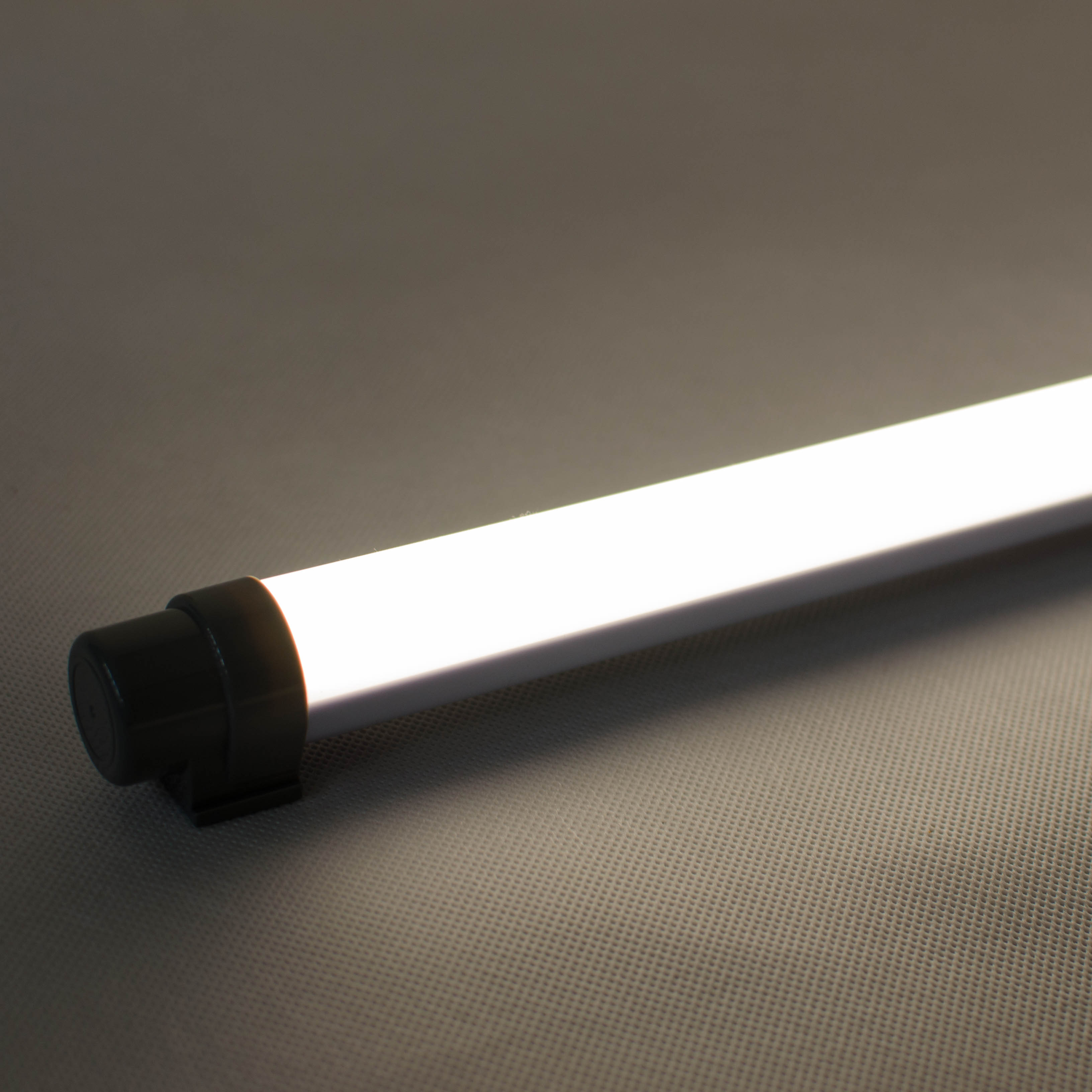 Lampa T8 LX1200S