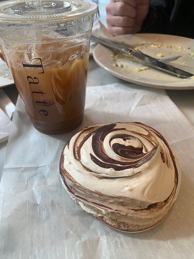 Meringue and coffee