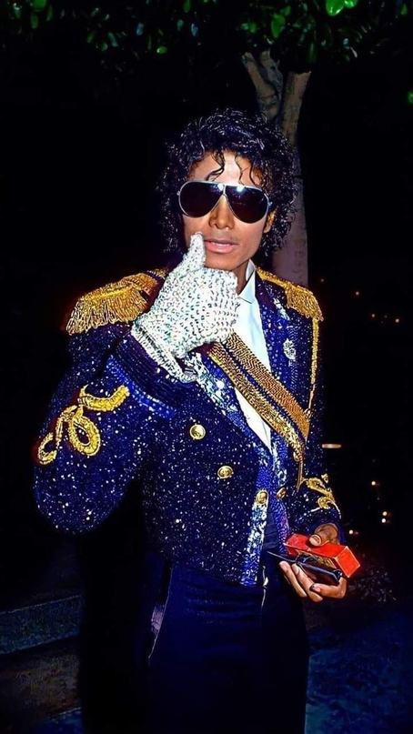 Black or White: Michael Jackson’ın Cilt Değişimi