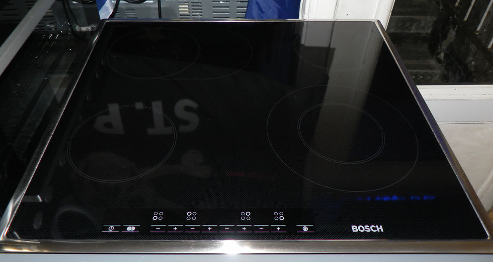 Thumbnail: Moderner und effizienter Herd mit aktivem Ceranfeld und Touch-Bedienelementen.