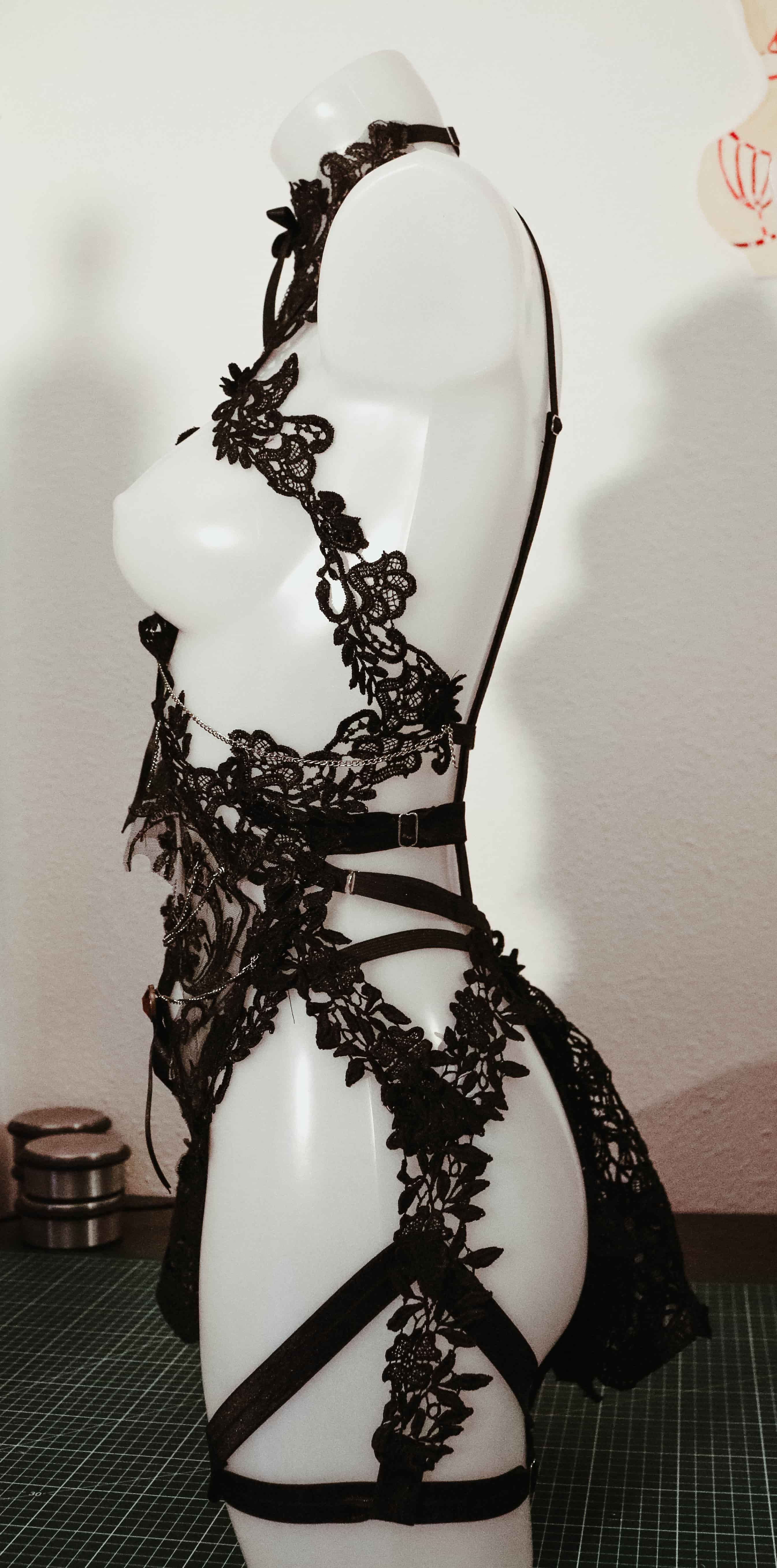 Body Brodery Cage Succube Gothique Noir
