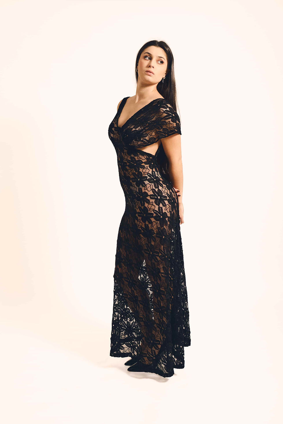 Miniature : Robe Longue en Dentelle Noire – Dos Nu