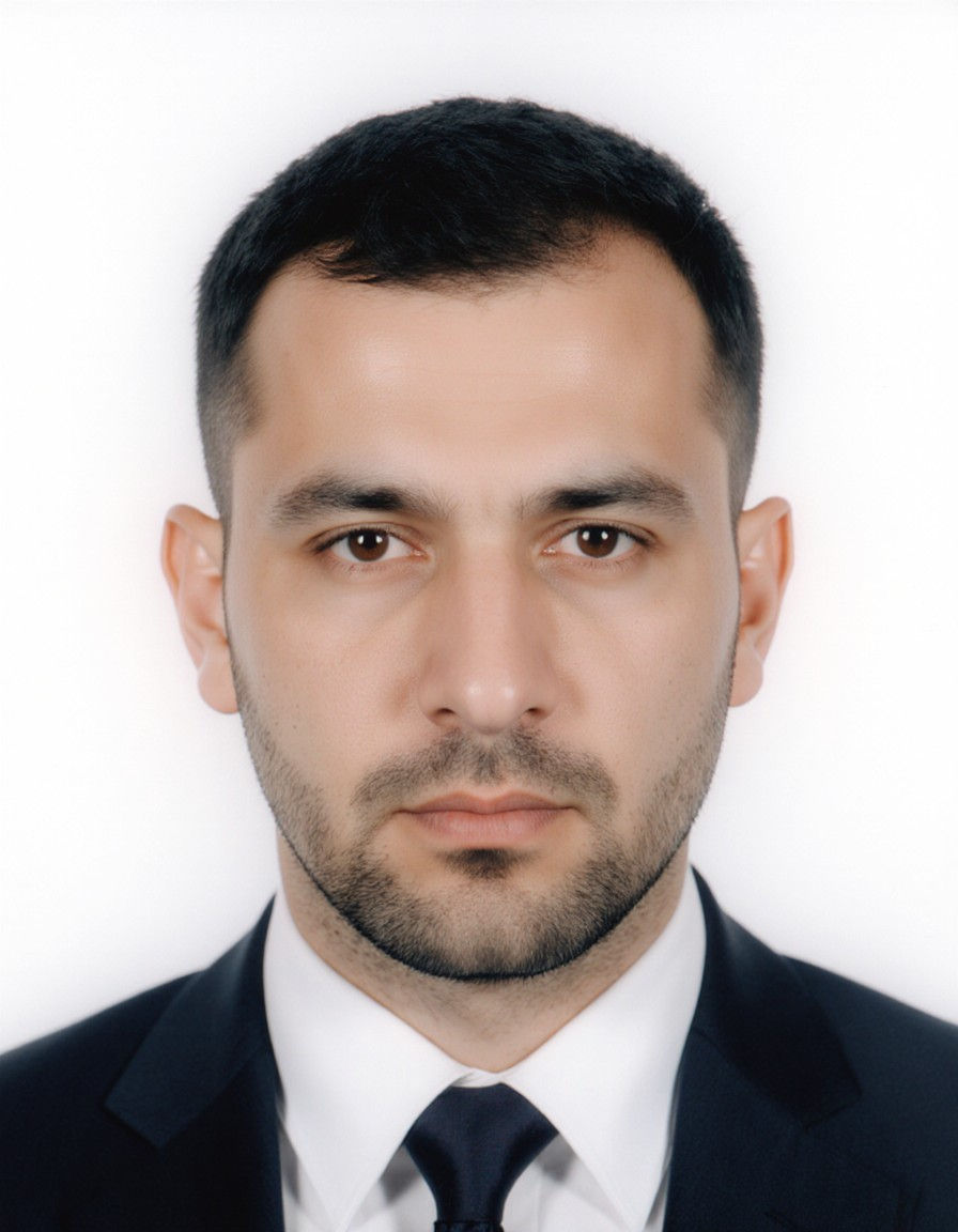 Koç Üniversitesi mezunu, Leiden University Uluslararası İlişkiler yüksek lisans öğrencisi.