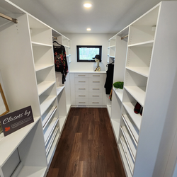 Signature Series White Walk-in