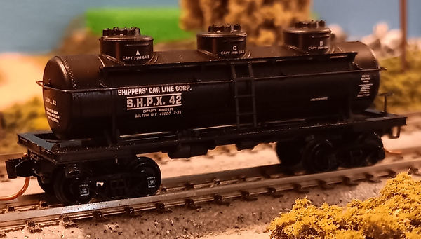 Three-dome tank car.jpg