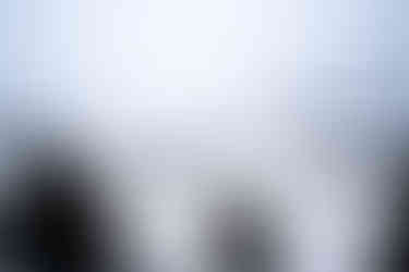 Abri de l'Essaure au loin