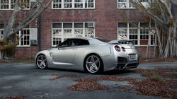 NISSAN GTR