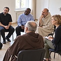 Cercle d’écoute entre prêtres et religieux.png