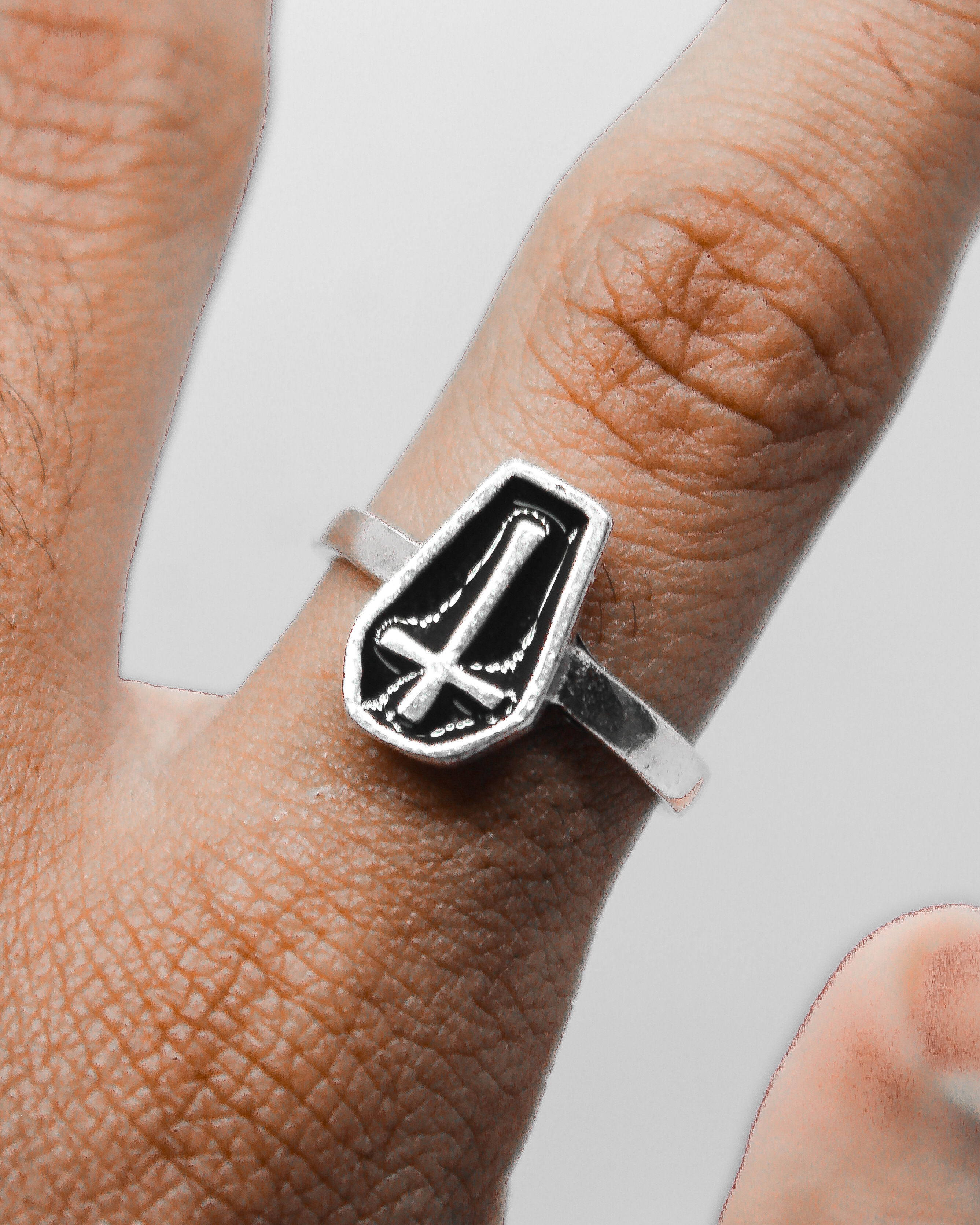 CROSS COFFIN RING (UNISEX)