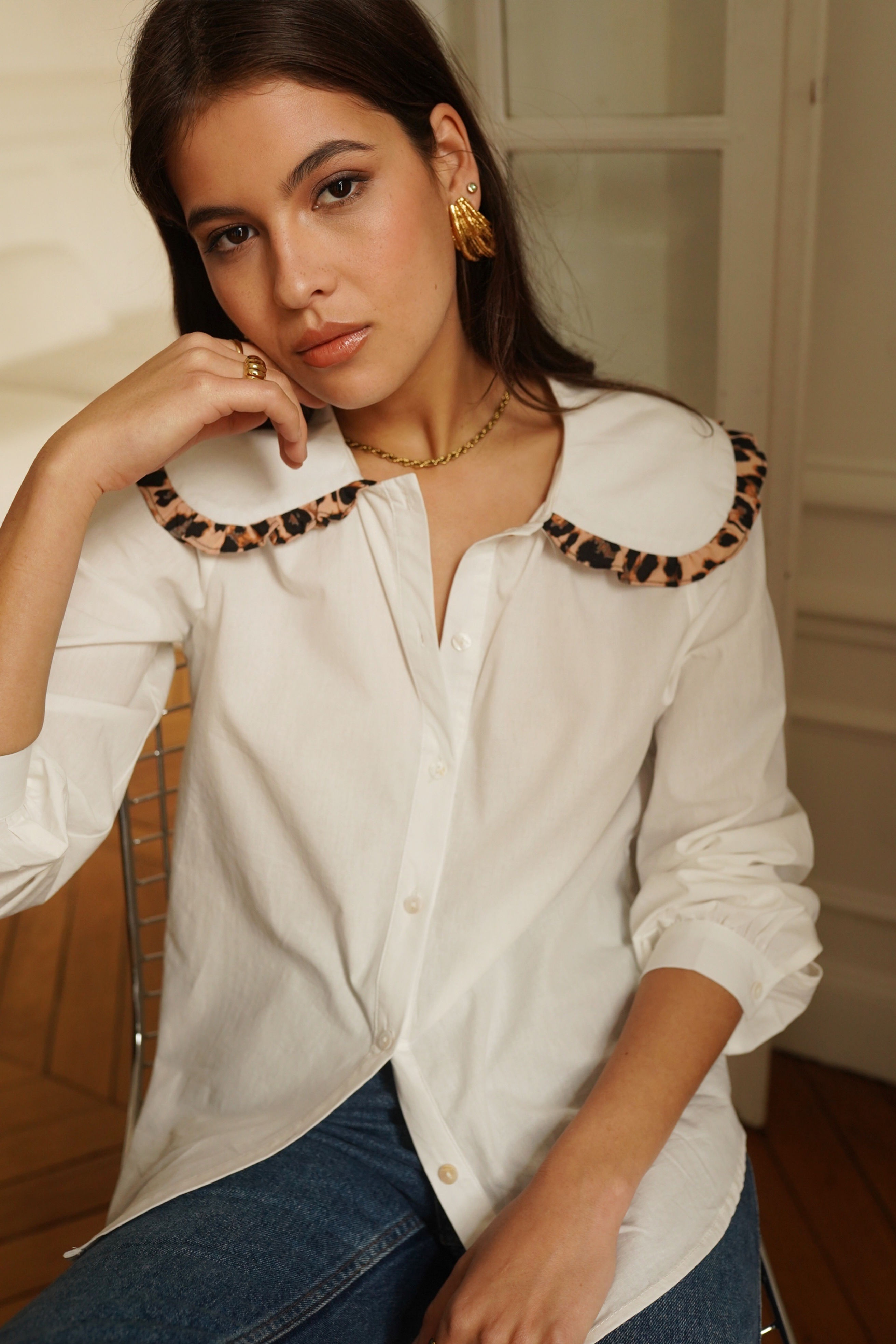 Košile s leopardím límečkem