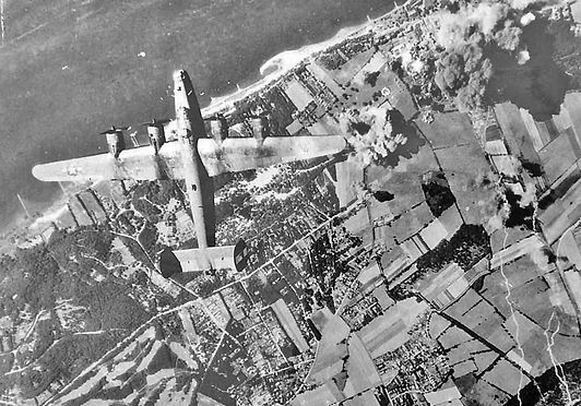B-24_of_8th_AF_German_Oil_Plant_Under_Attack_1944.jpg