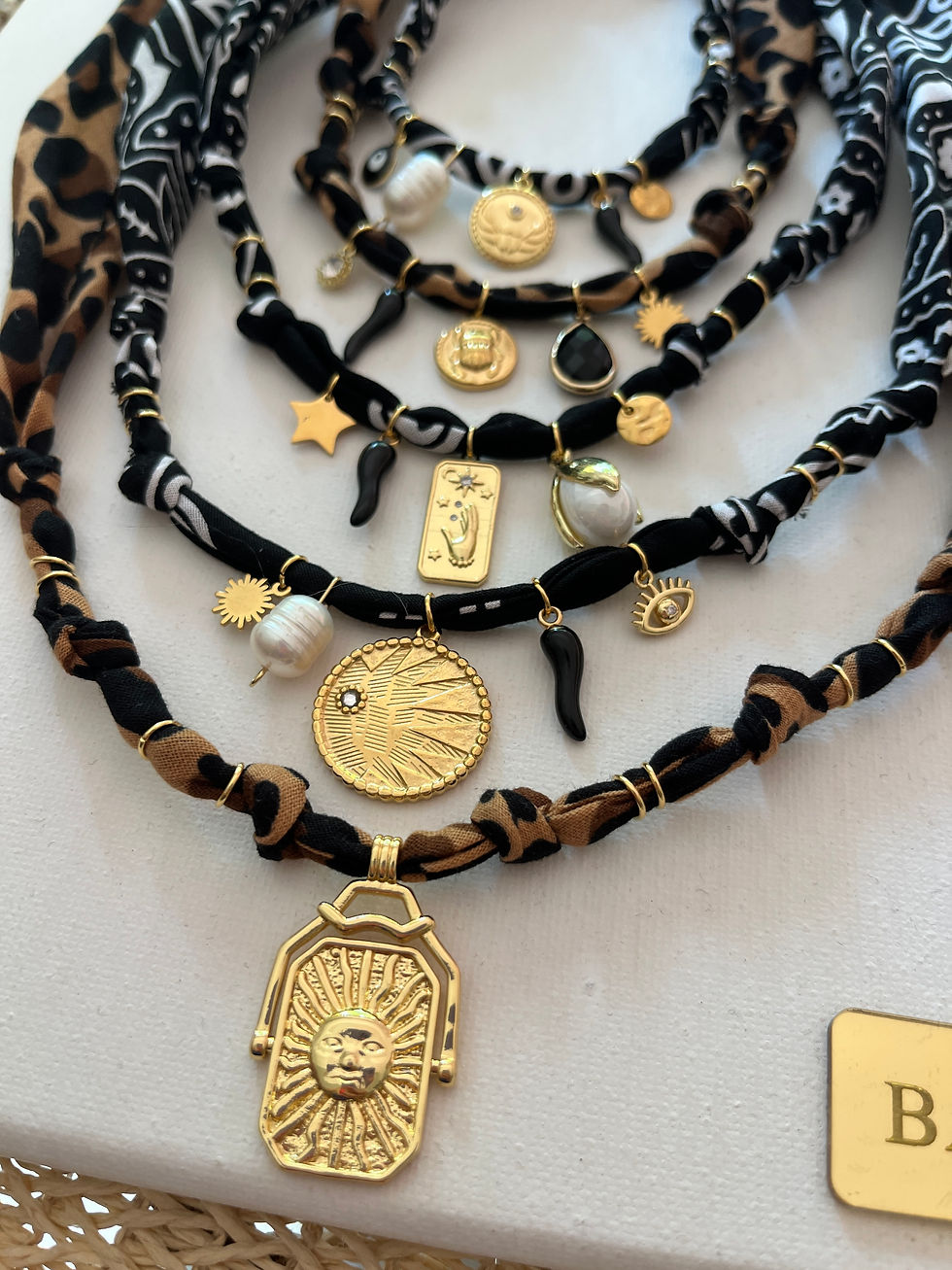 Miniature : Collier medaille 13 Indi noir 