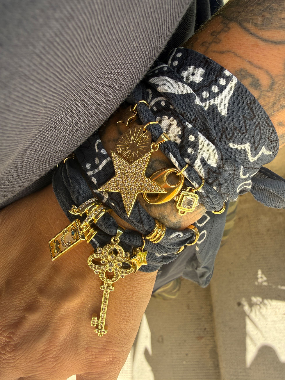 Miniature : Collier « Songes » etoile gris foncé 