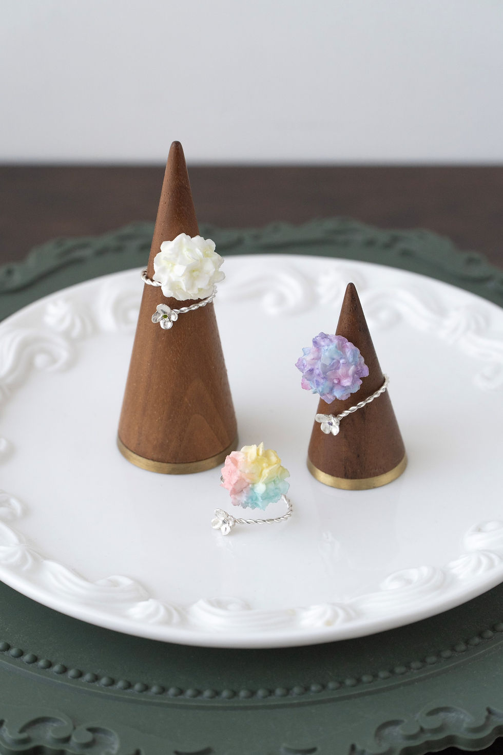 Thumbnail: Hydrangea (Rainbow) Cream Clay Silver Ring