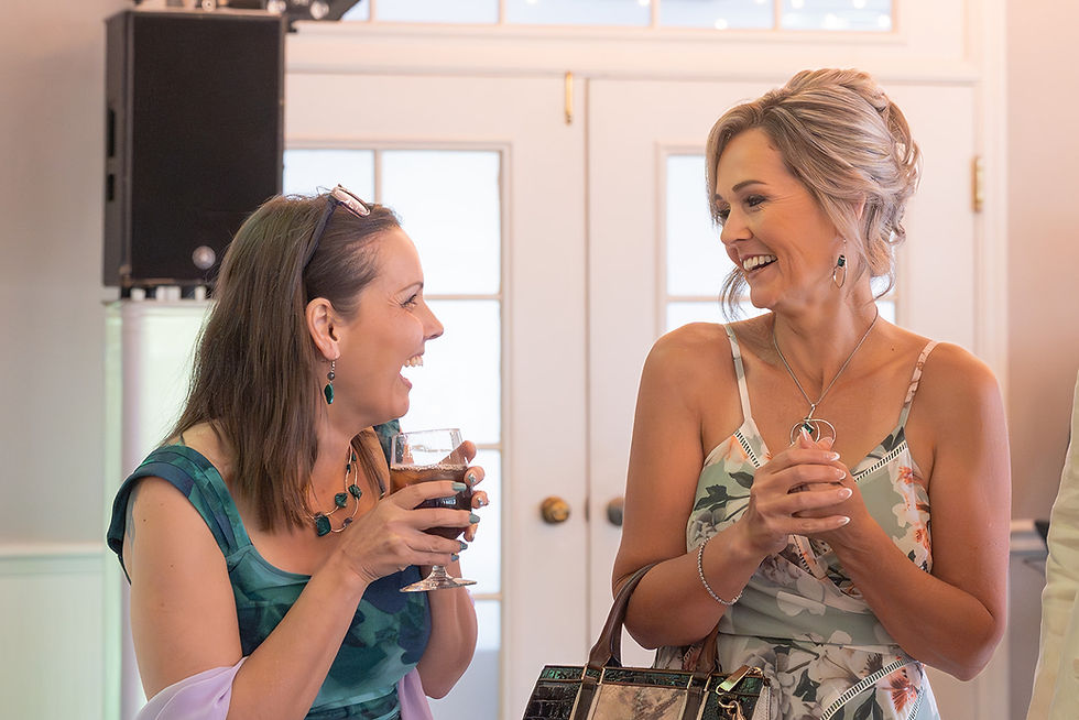 7 Fun Wedding Cocktail Hour and Dinner Activities to Keep Your Guests Entertained