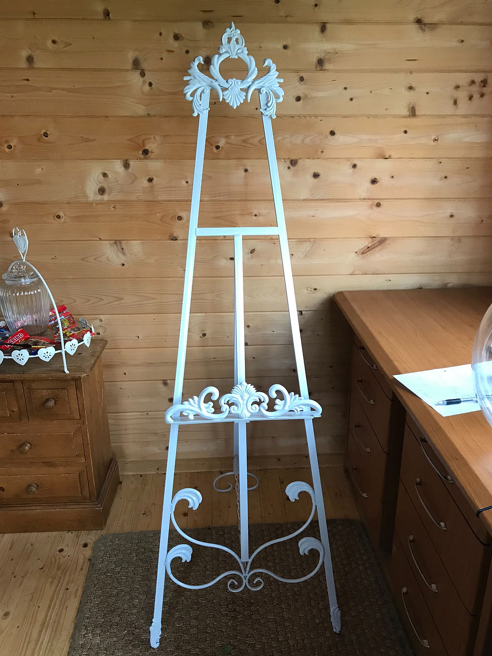white metal easel