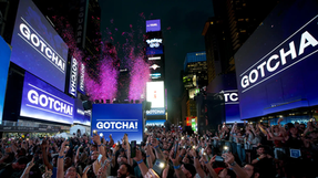 【ポケモンGO】10周年記念、NYタイムズスクエアで1000人規模レイドバトル開催