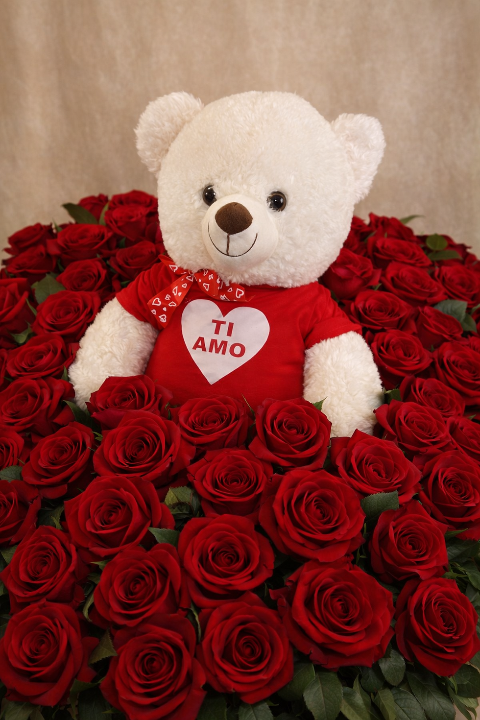 Orsetto Ti Amo con composizione di rose rosse decorative
