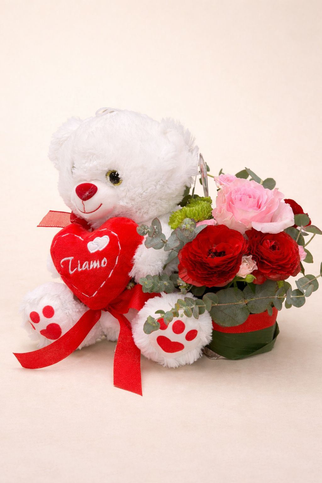 Cofanetto regalo con orsetto “Ti Amo” e composizione floreale