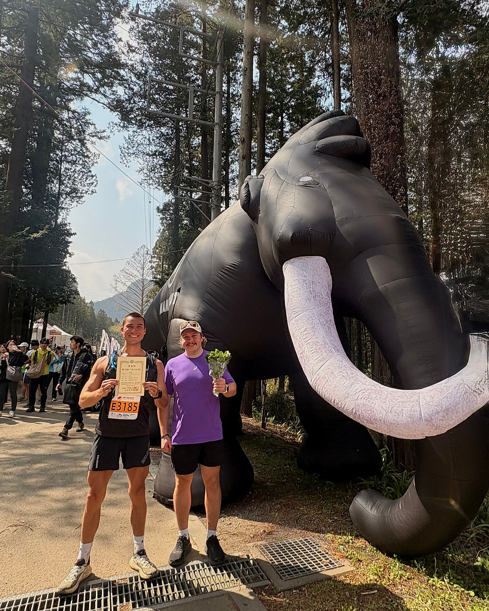 Couple boys and a MAMMUT!!